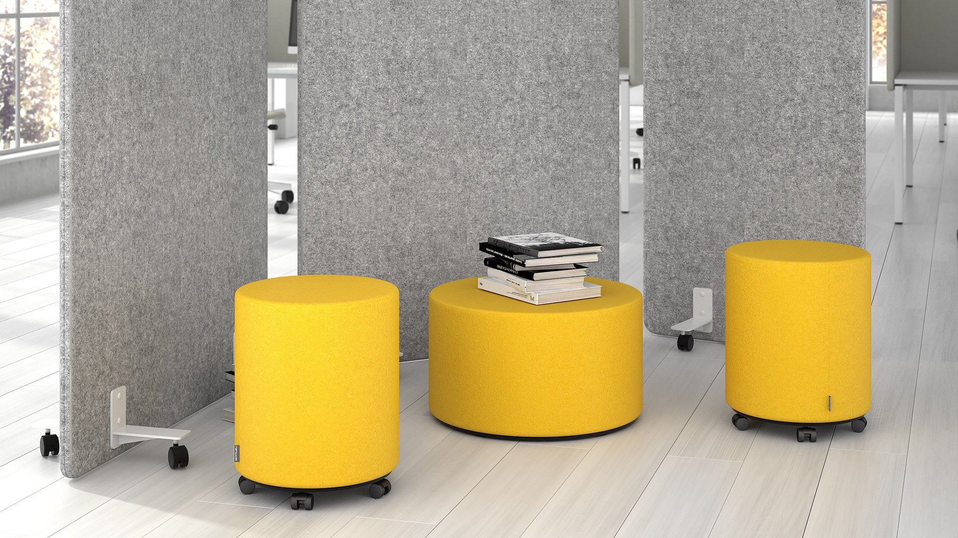 Sitzhocker vor Akustiktrennwände in Stofffarbe gelb