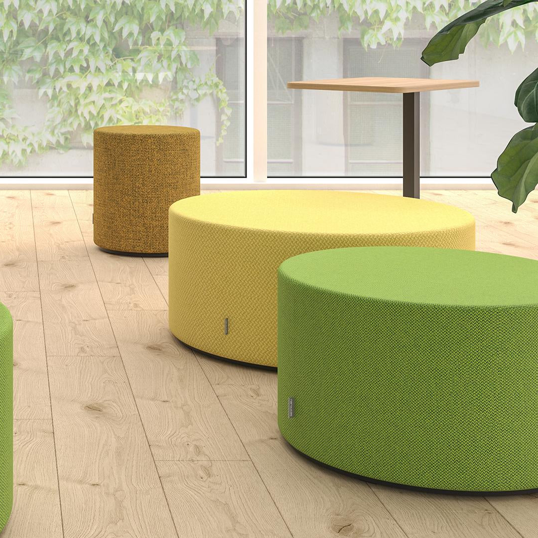 Sitzhocker in gelb und hellgrün ideal für kollaborative Arbeitsflächen