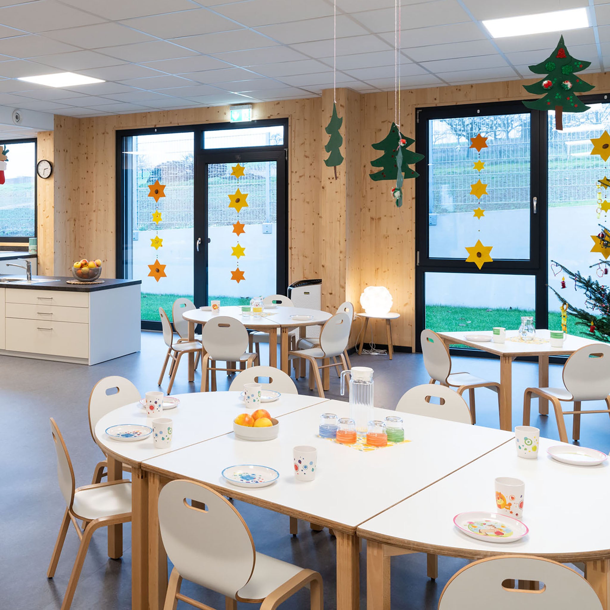 Kindergarten Stapelstuhl Holz