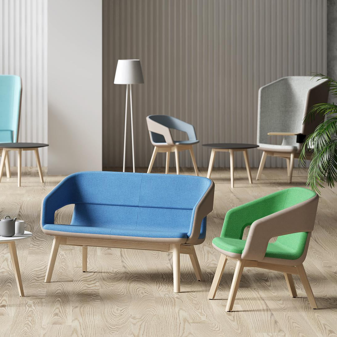 Platzsparendes Sofa für Büroeinrichtungen, perfekt für kleine Räume.