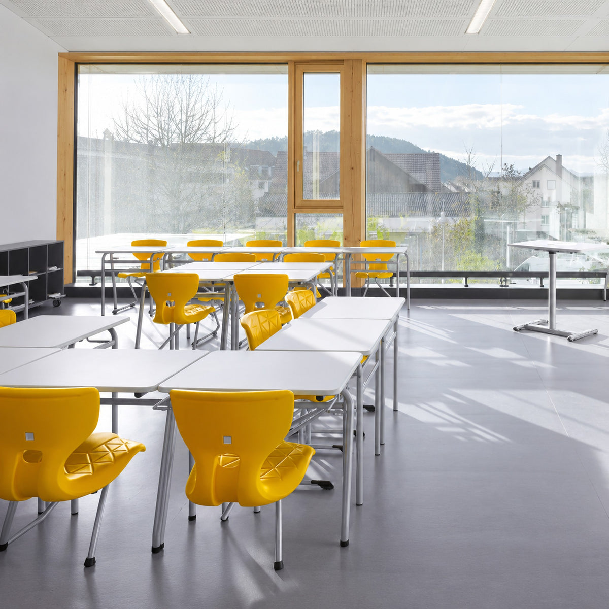 Schulpult Einsitzer stapelbar und robust