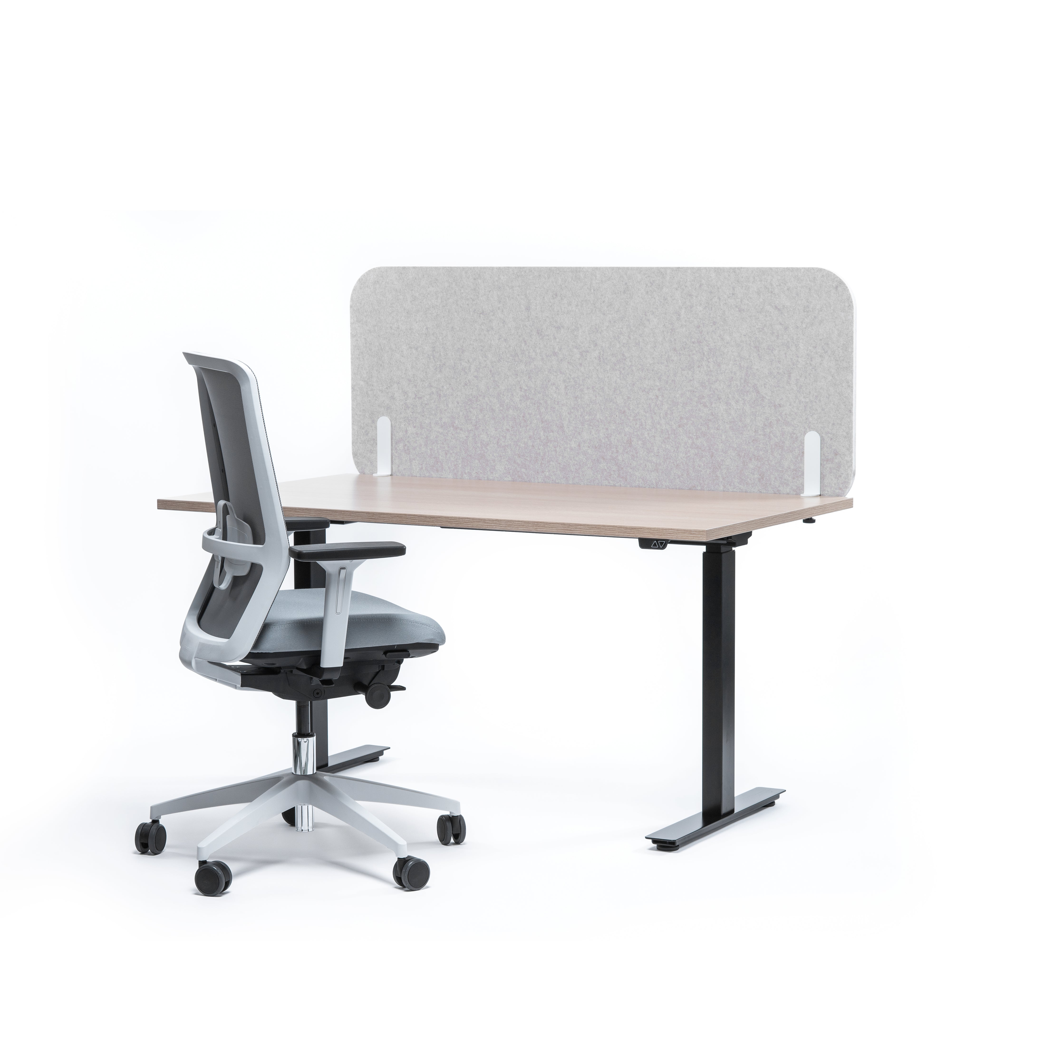 Tischtrennwand Bürotisch in heller Stofffarbe mit passendem Bürostuhl