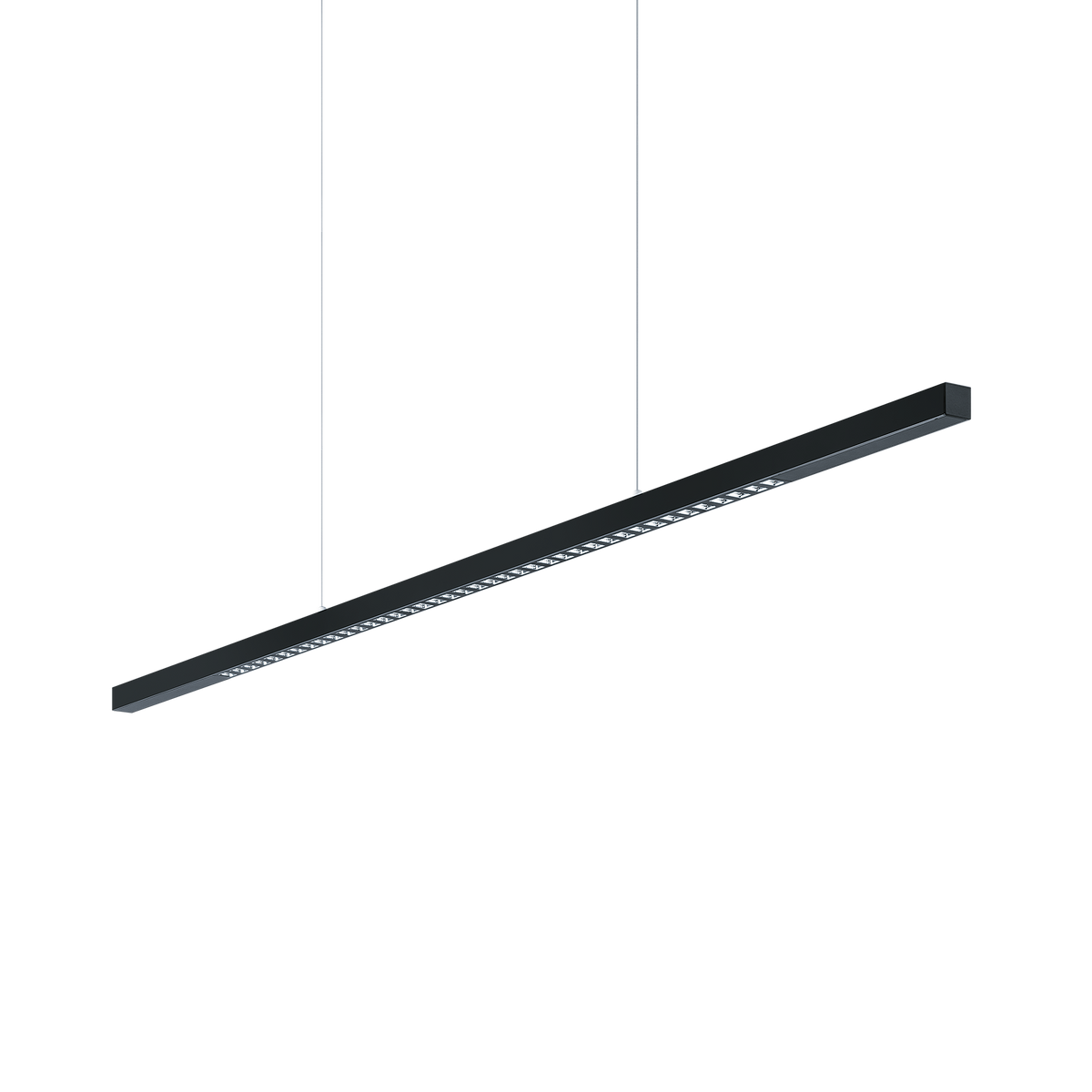 Schwarze Zumtobel LINETIK Pendelleuchte fürs Büro mit schlankem Profil, Seilabhängung und sichtbarer Reflektorreihe.