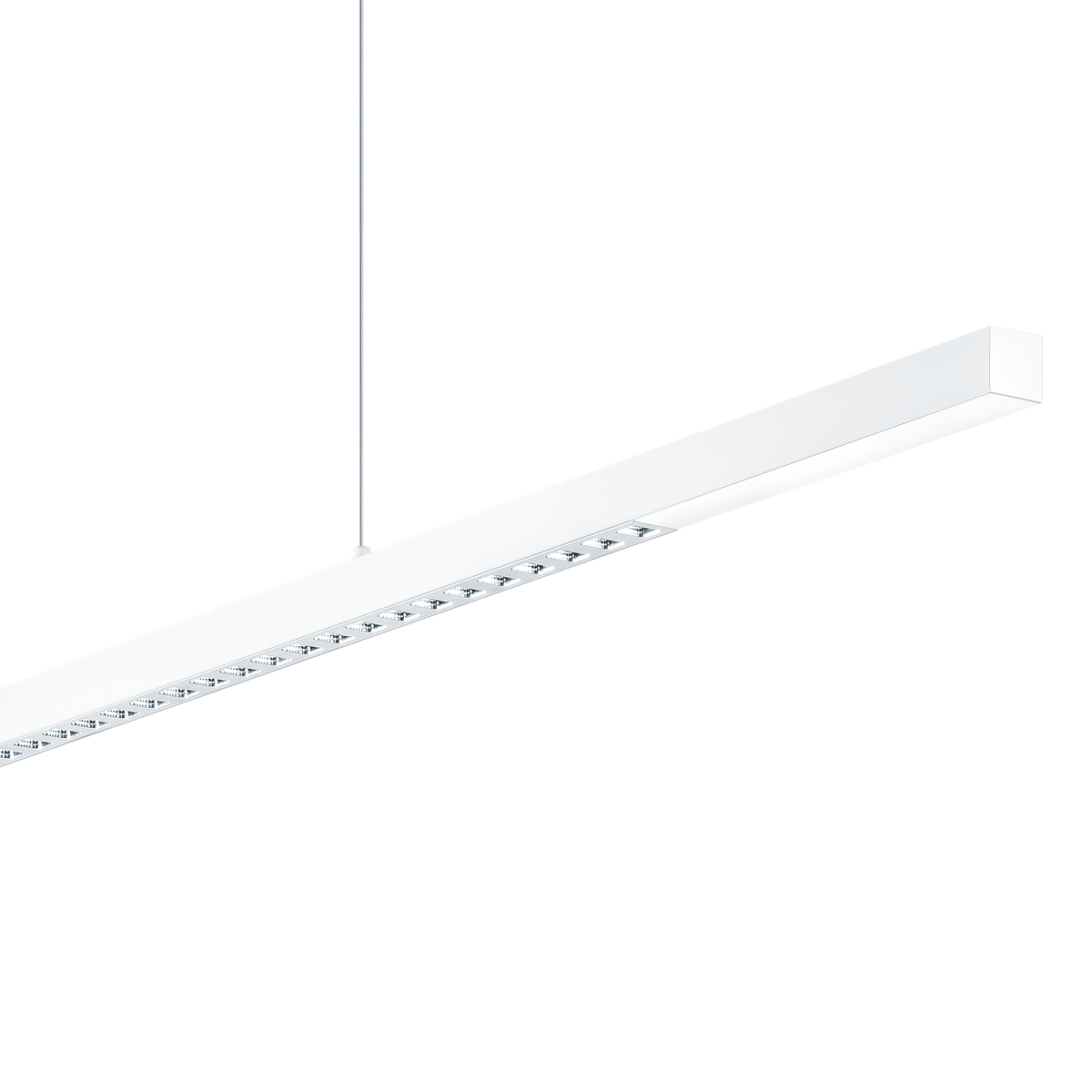 Detail der weissen Zumtobel LINETIK Pendelleuchte mit Reflektoroptik an der Unterseite und Seilbefestigung.