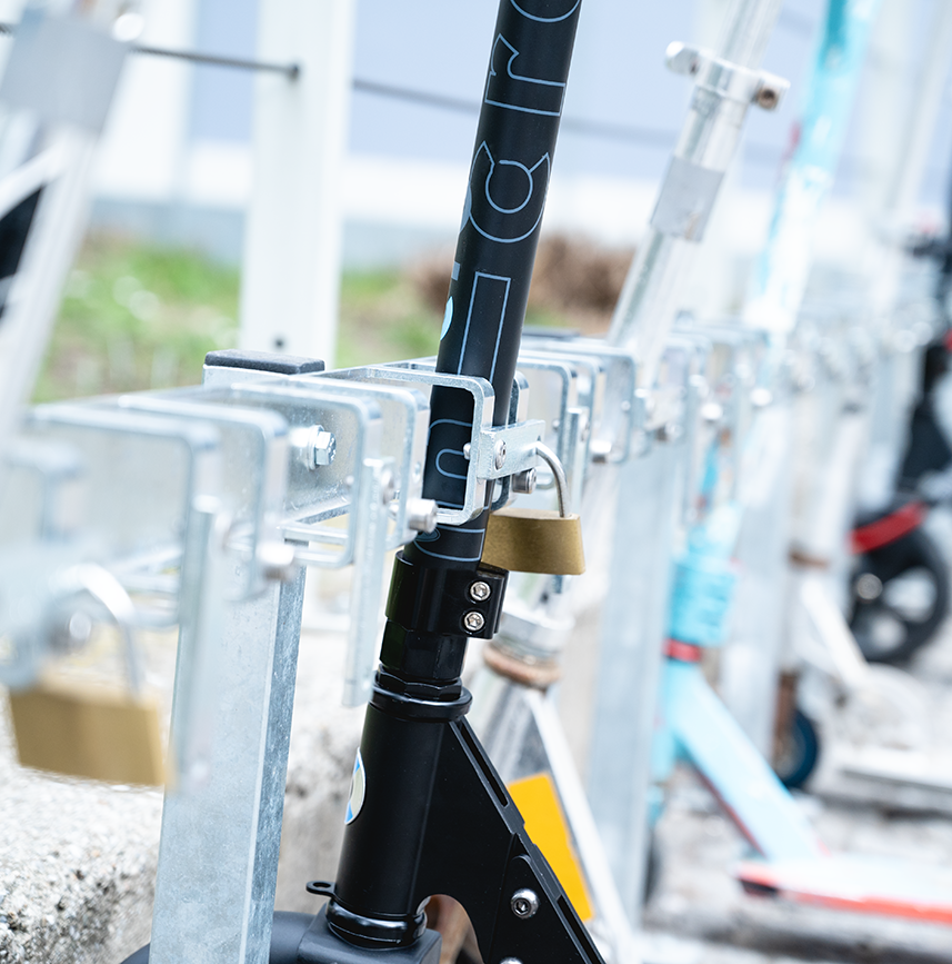 Support de planche / support de trottinette - fixation au sol - 8 places de parking ǀ disponible de suite