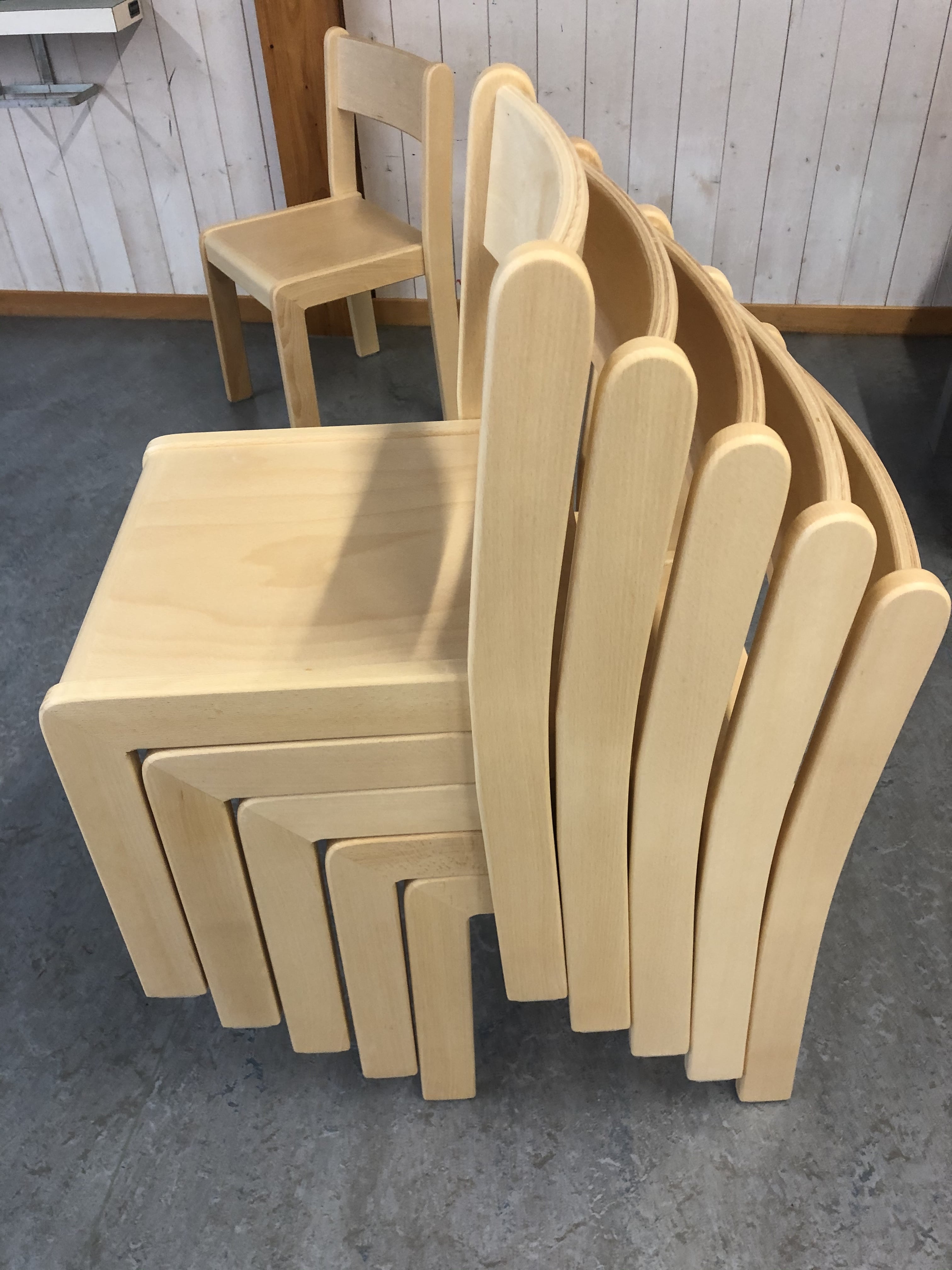 Stapelbare Kindergartenstühle – Ideal für kleine Räume"