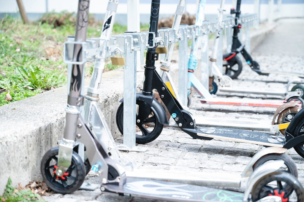 Support de planche / support de trottinette - fixation au sol - 8 places de parking ǀ disponible de suite