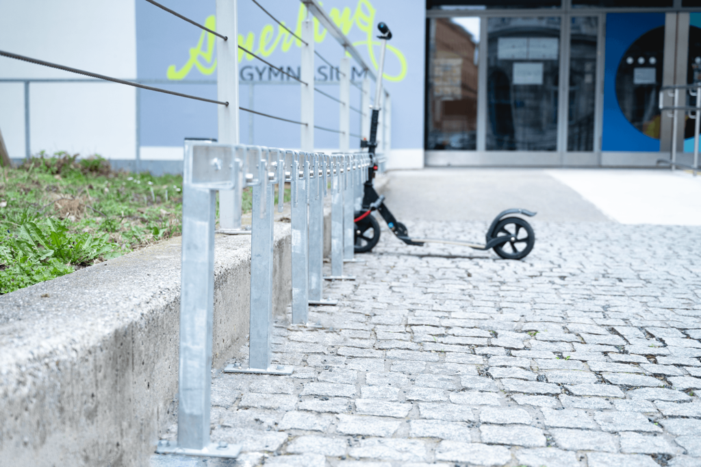 Support de planche / support de trottinette - fixation au sol - 8 places de parking ǀ disponible de suite