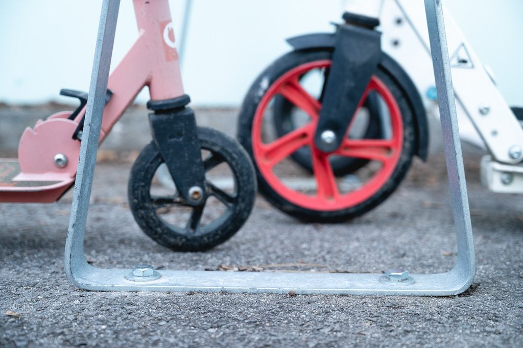 Support de planche / support de trottinette - support au sol - 16 places