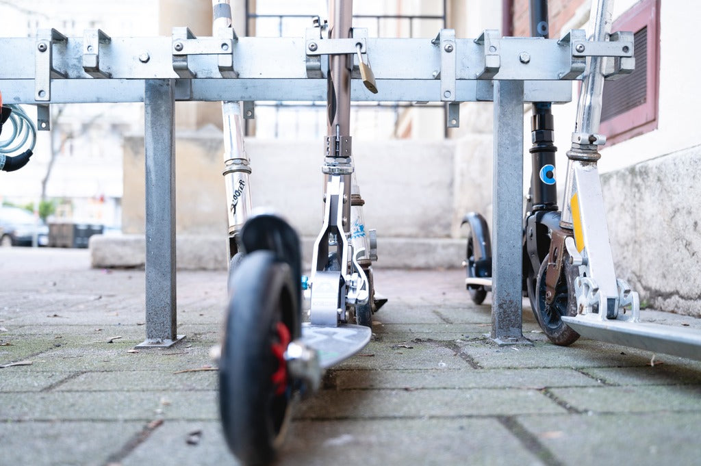 Support de planche / support de trottinette - support au sol - 16 places